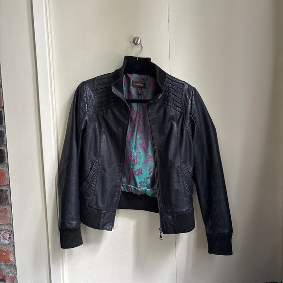 Danier Leather jacket with beautiful inner lining - Picture 3 of 5